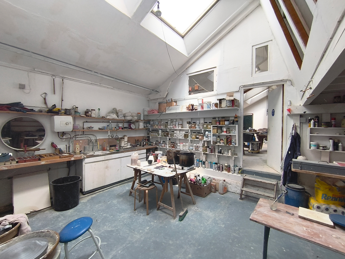 Grand atelier d'artiste à Châtelus Malvaleix